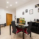 New - Elegant Apartment With Balcony In Rome Next To Subway