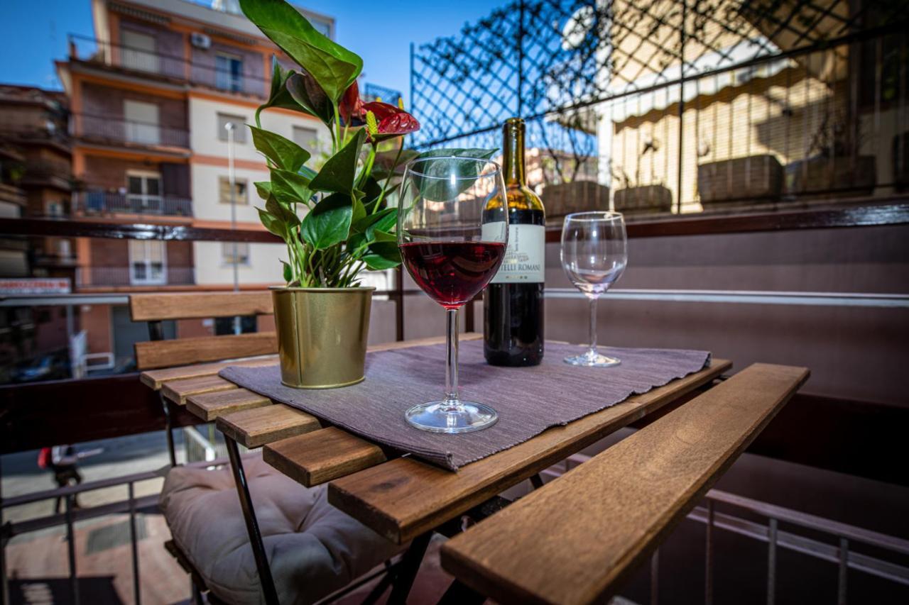New - Elegant With Balcony In Next To Subway Apartment *