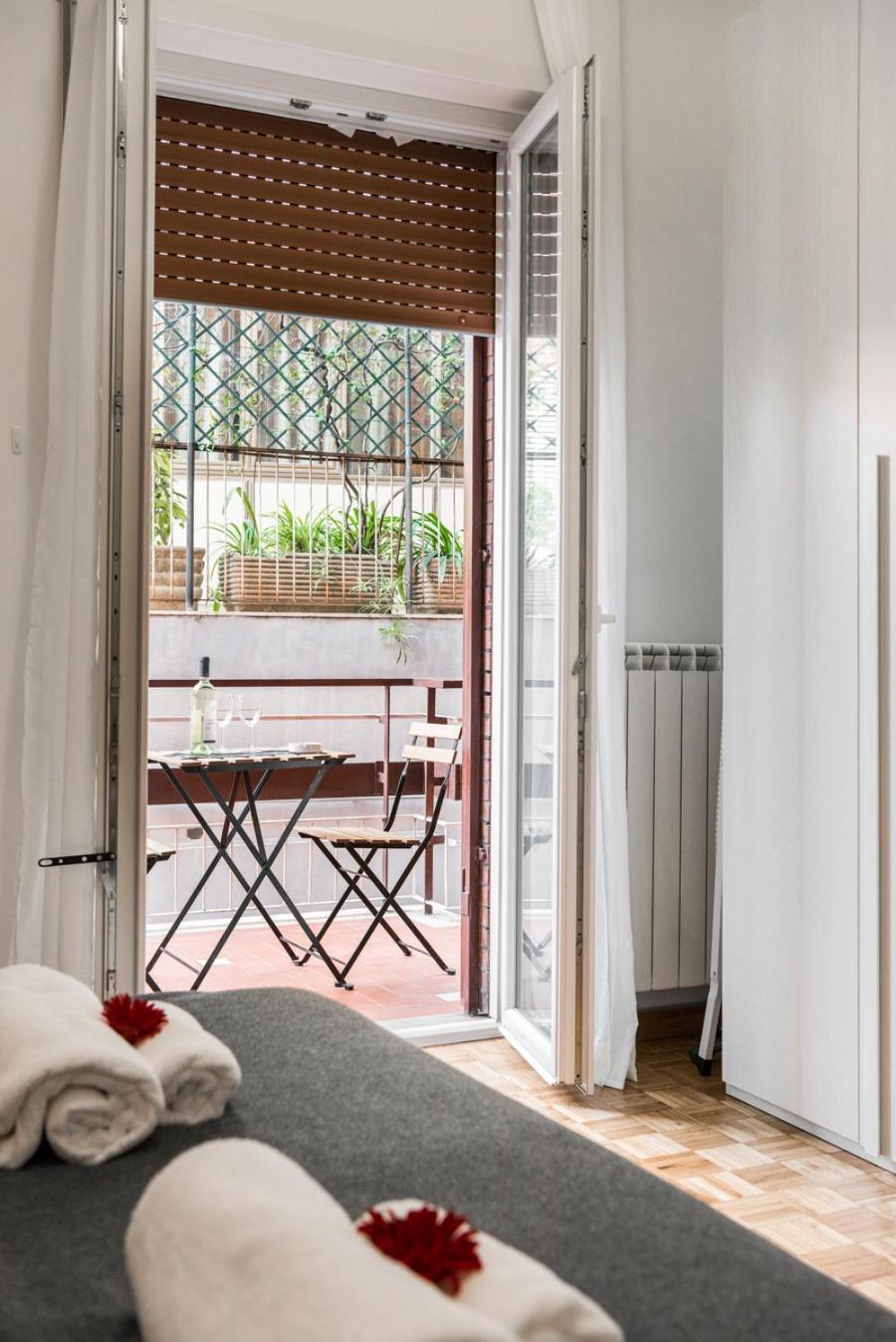Apartment New - Elegant With Balcony In Next To Subway Rom