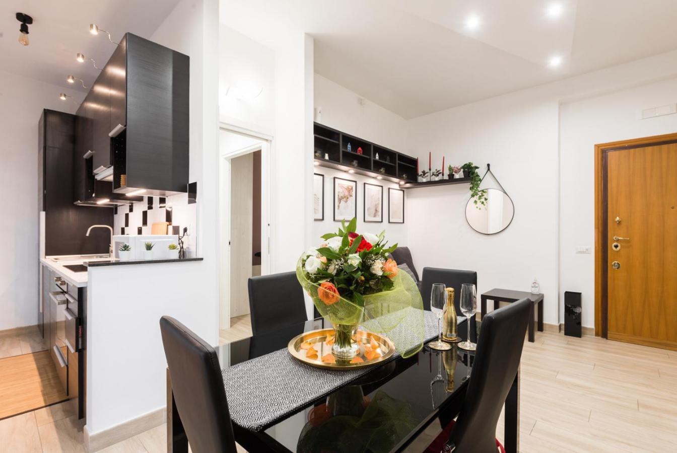 New - Elegant With Balcony In Next To Subway Apartment Rom