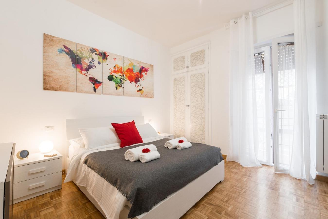 Apartment New - Elegant With Balcony In Next To Subway Rom