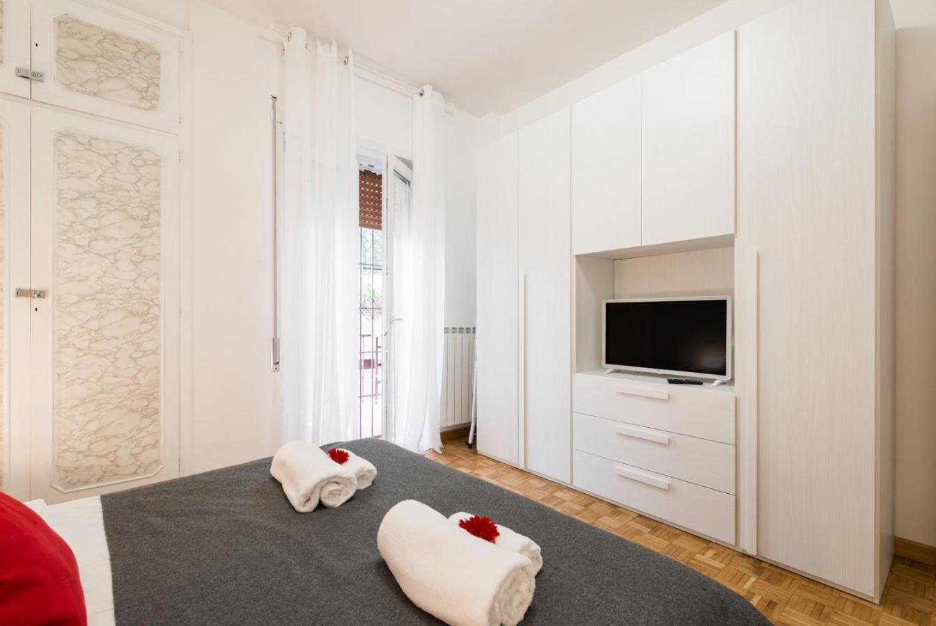 New - Elegant With Balcony In Next To Subway Apartment Rom