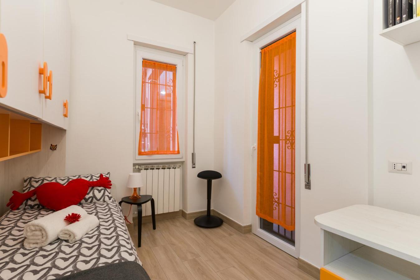 New - Elegant With Balcony In Next To Subway * Rom