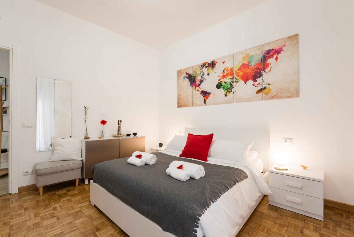 New - Elegant With Balcony In Next To Subway Apartment